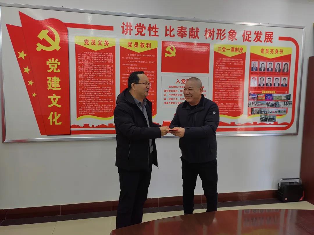 敦煌種業(yè)領(lǐng)導(dǎo)看望慰問公司老干部、老黨員及困難黨員職工